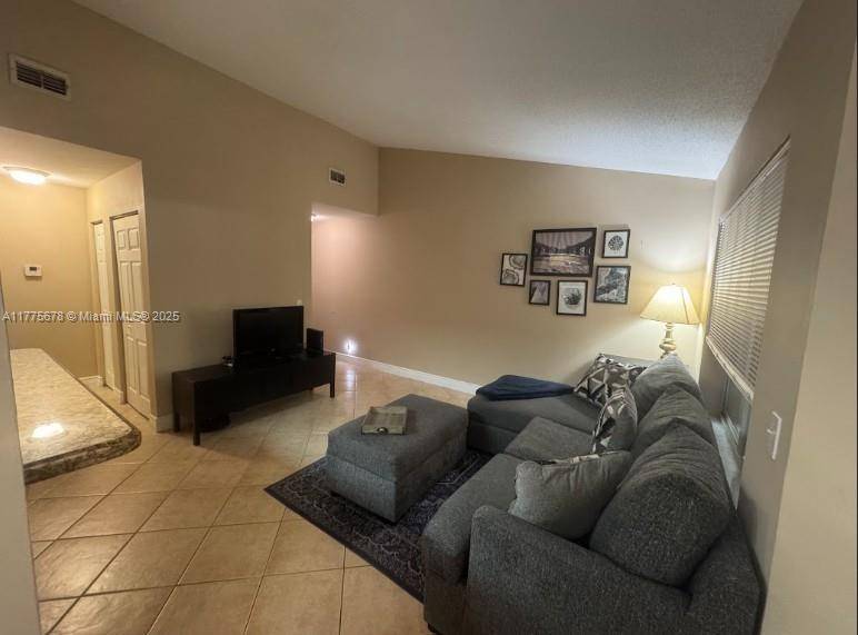 Boynton Beach, FL 33426,815 W Boynton Beach Blvd #4-205