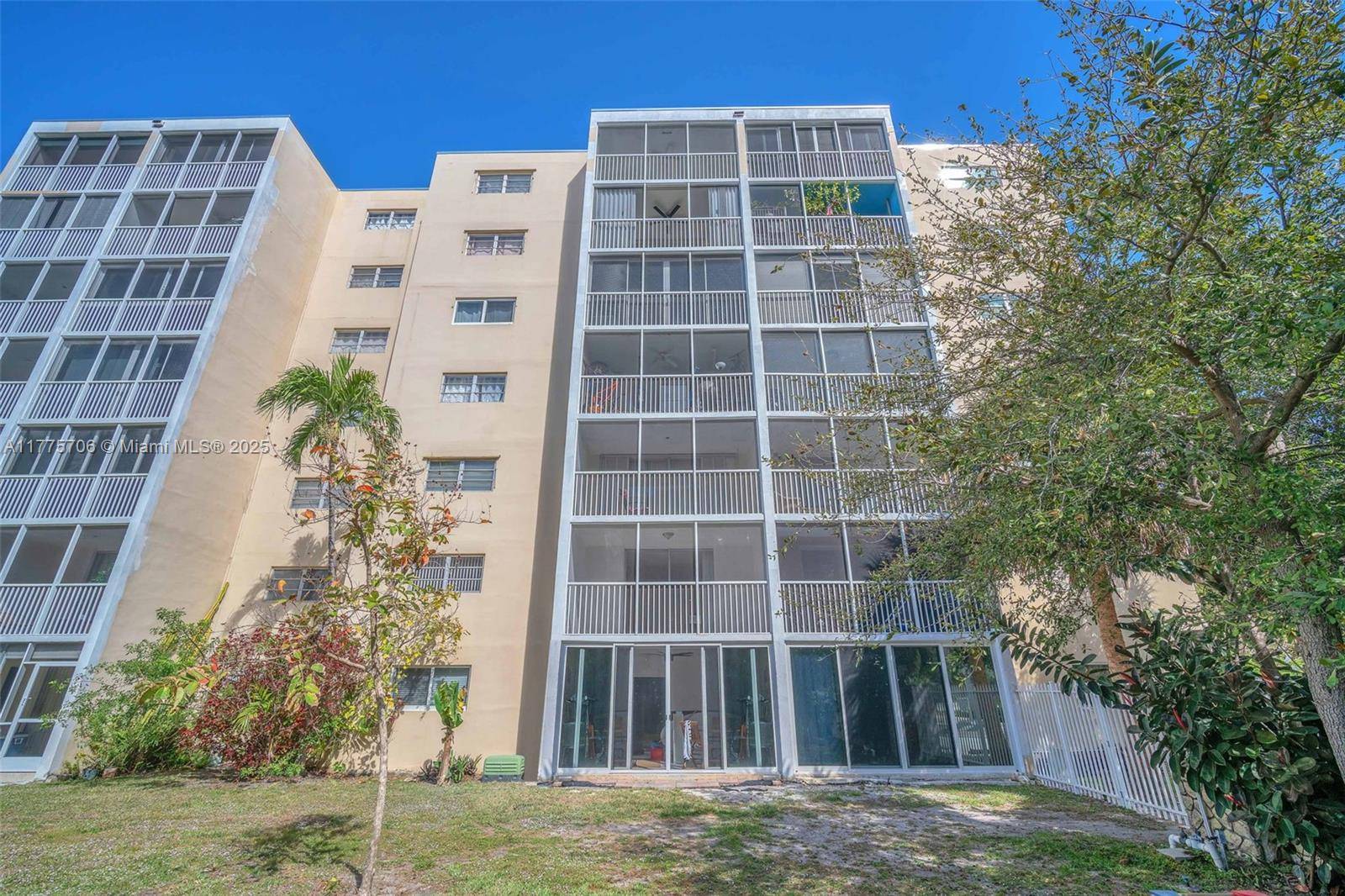 Hallandale Beach, FL 33009,319 NE 14th Ave #202