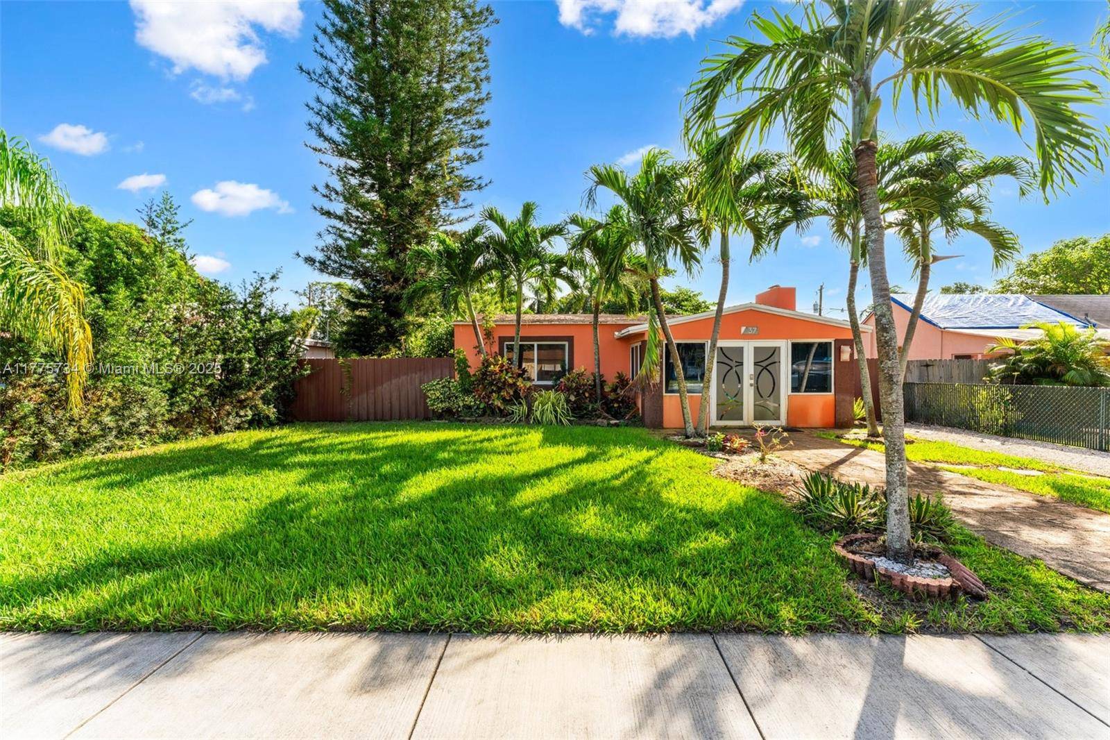 Dania Beach, FL 33004,37 SW 11th St