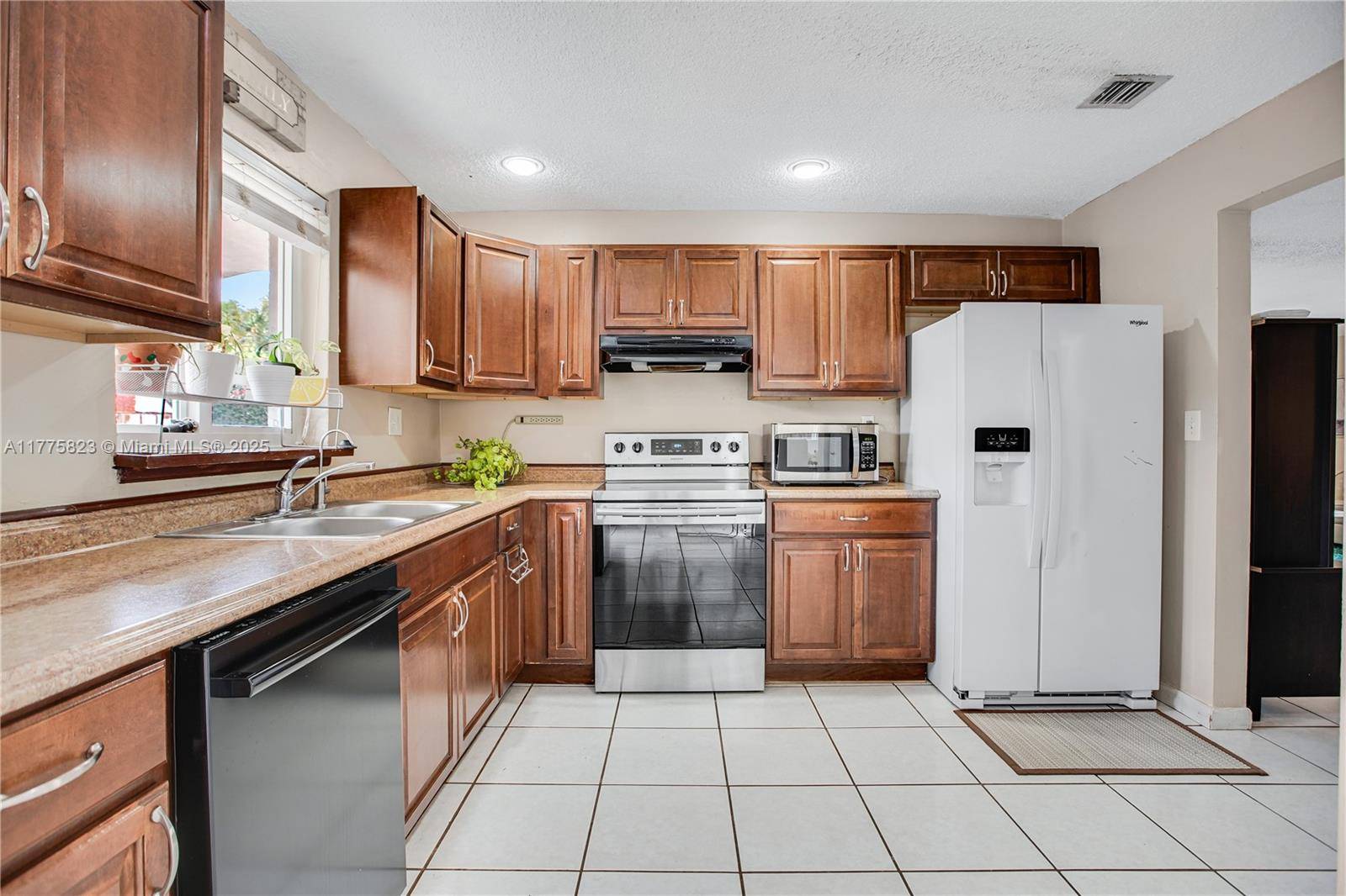 Palmetto Bay, FL 33157,9330 SW 165th St
