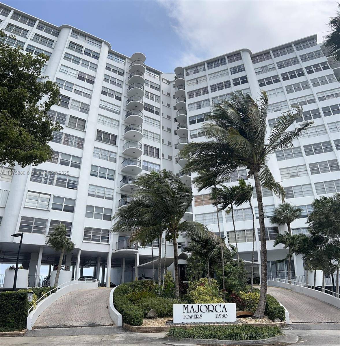 North Miami, FL 33181,11930 N Bayshore Dr #410