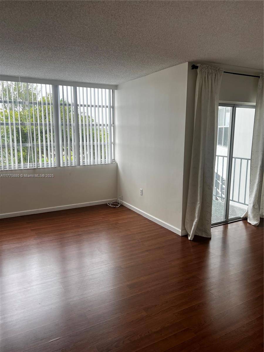North Miami, FL 33181,11930 N Bayshore Dr #410