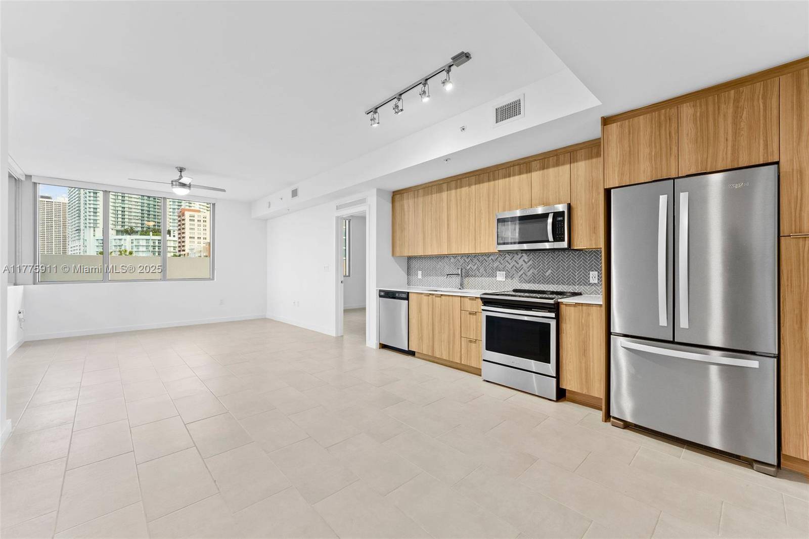 Miami, FL 33137,2150 N Bayshore Dr #304