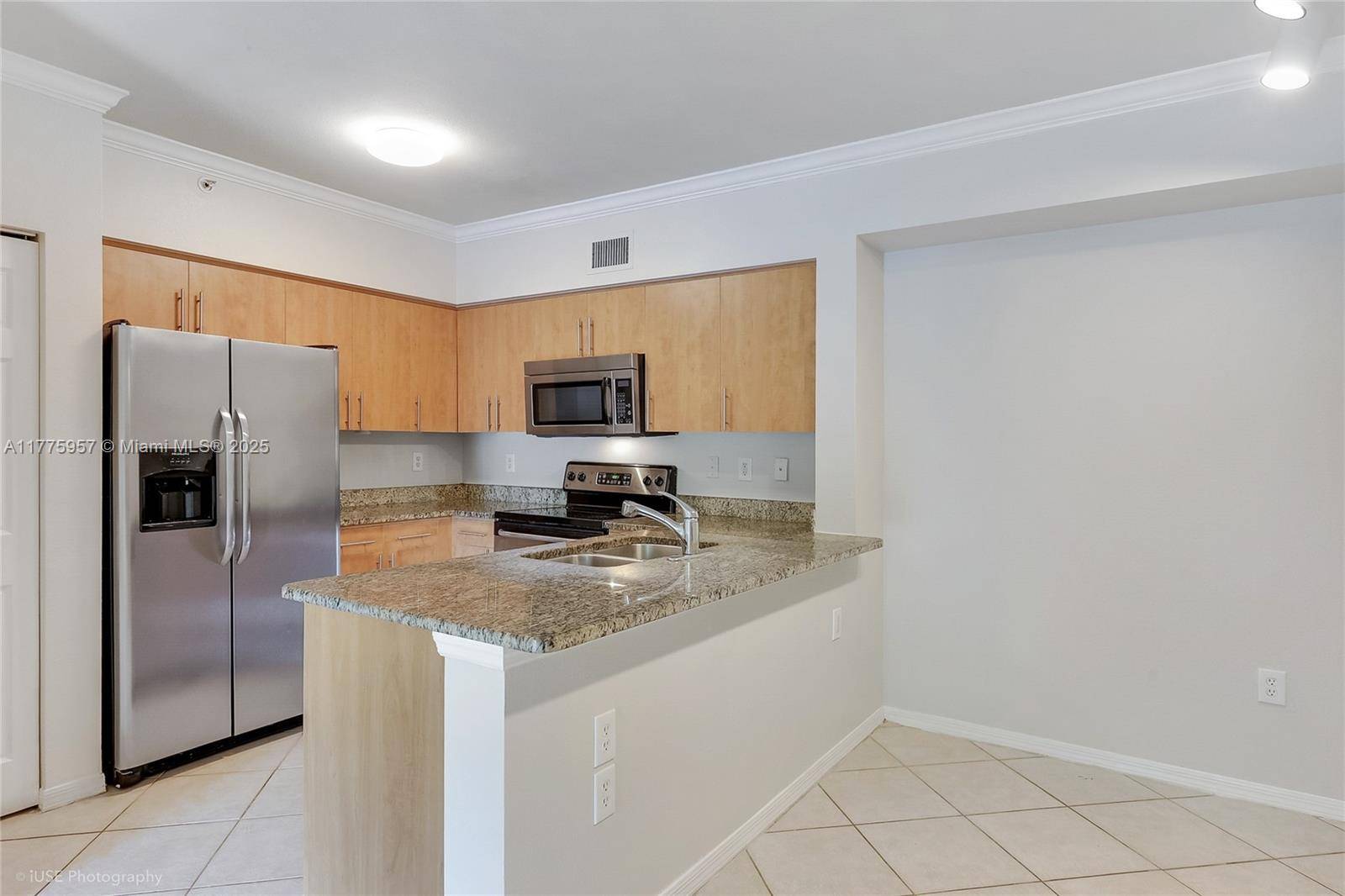 West Palm Beach, FL 33411,6434 Emerald Dunes Dr #202
