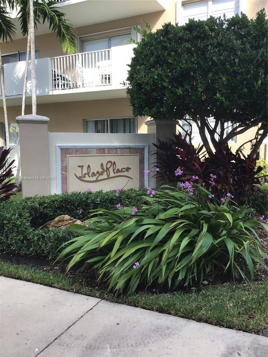 North Bay Village, FL 33141,1455 N Treasure Dr #5C