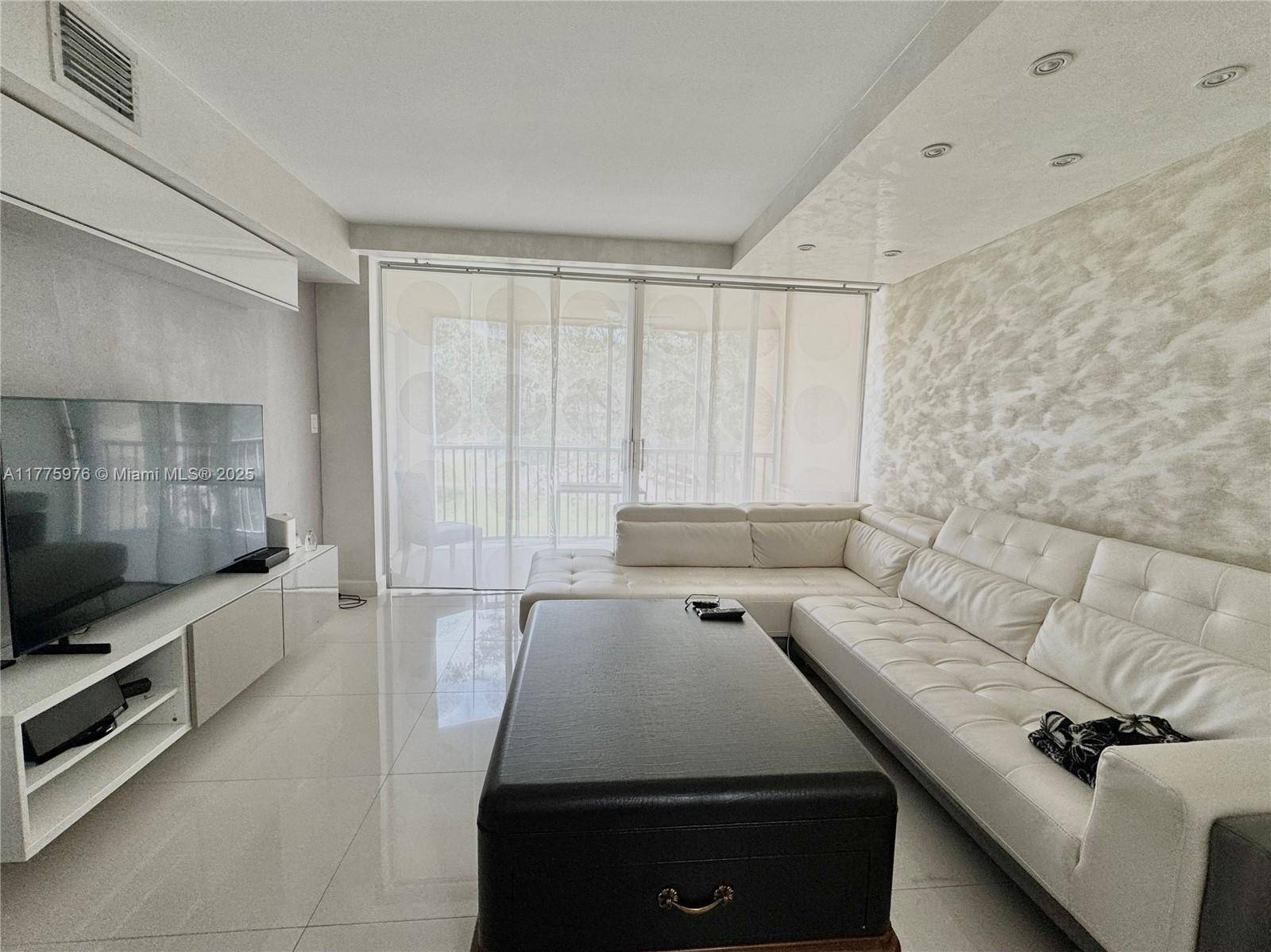 Miami, FL 33179,1750 NE 191st St #307-1