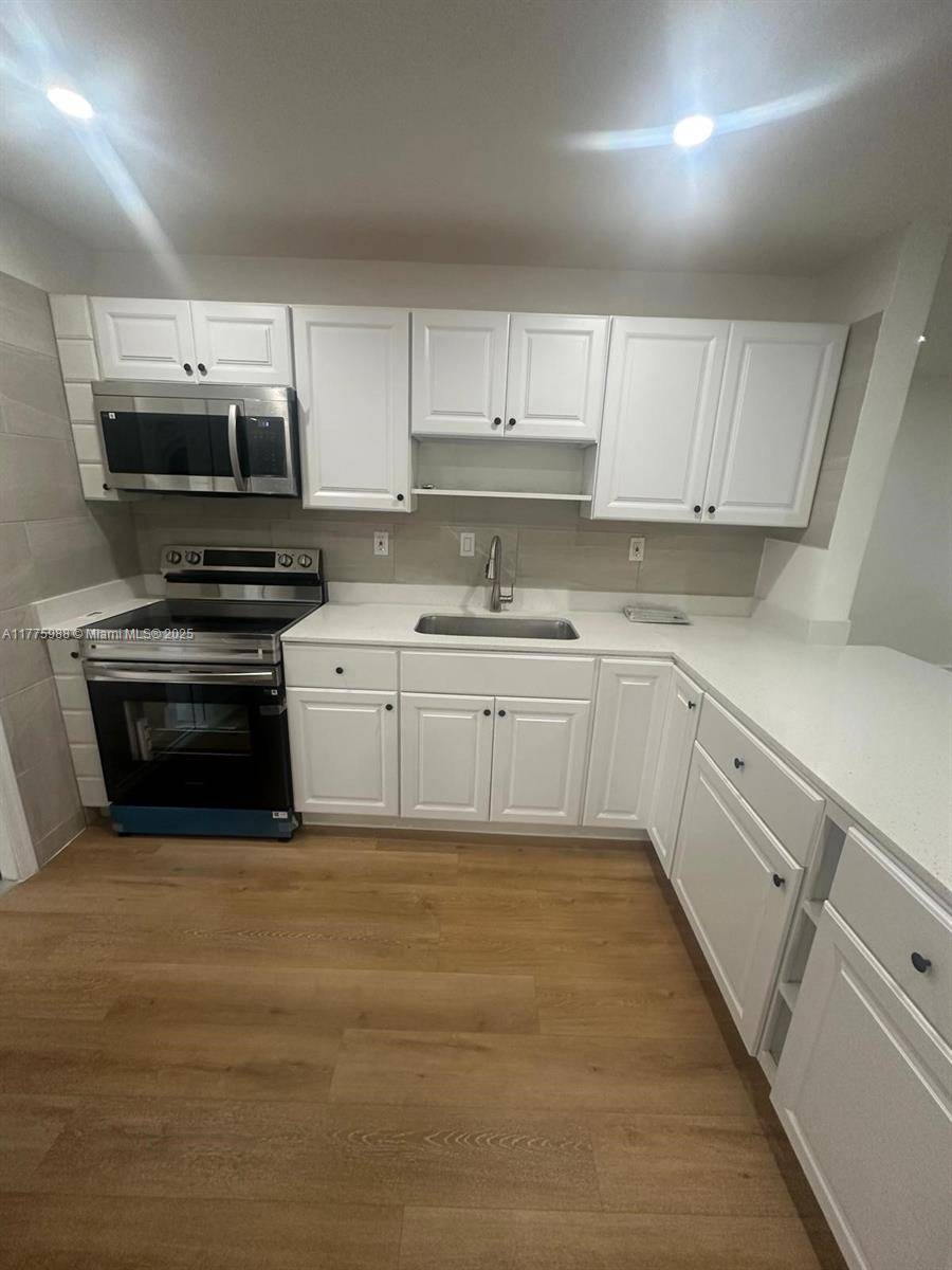 Pompano Beach, FL 33064,1611 NE 32nd Pl