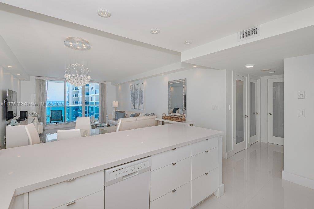 Miami Beach, FL 33139,2301 Collins Ave #1424