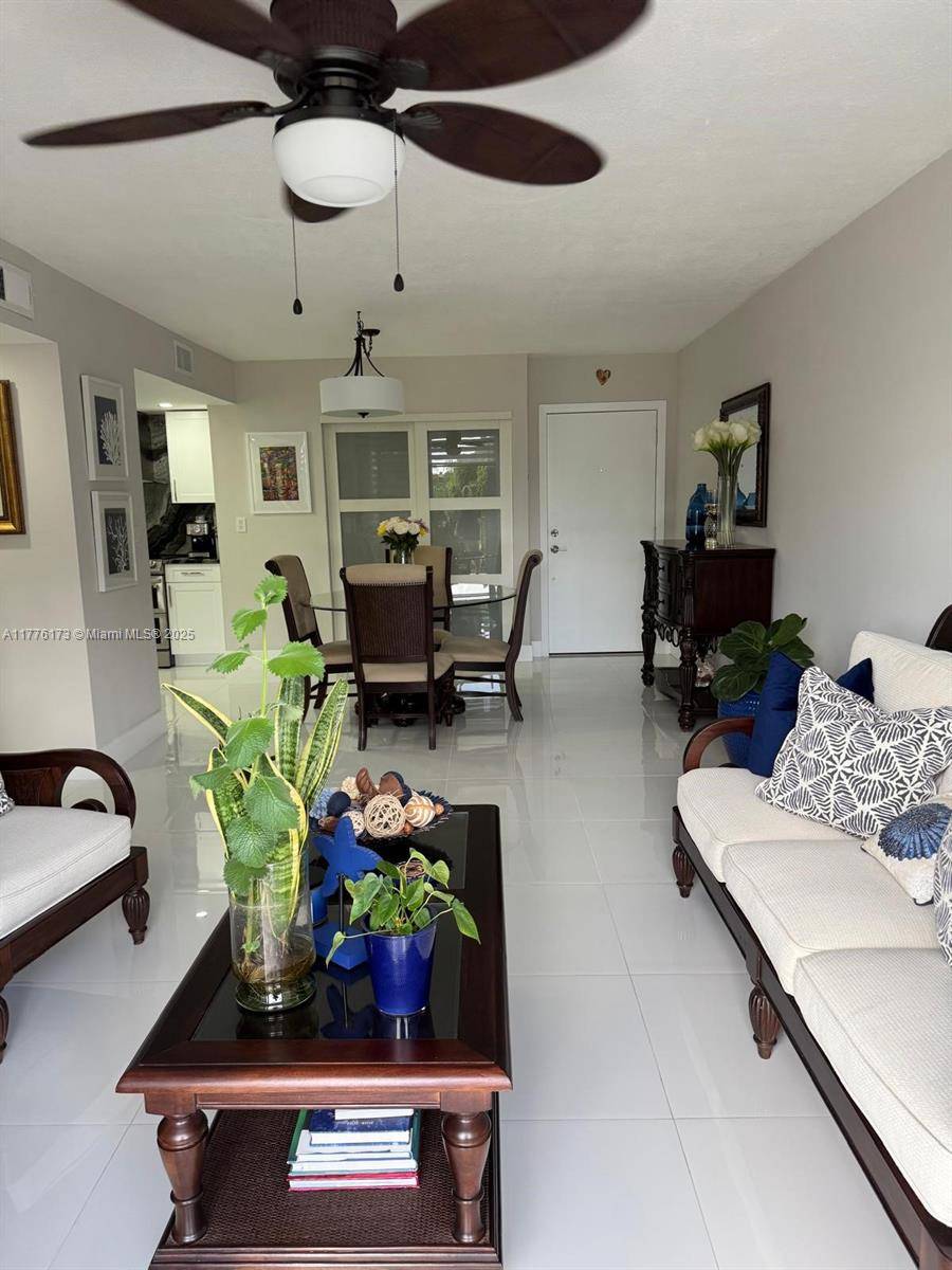Miami, FL 33172,820 NW 87th Ave #303
