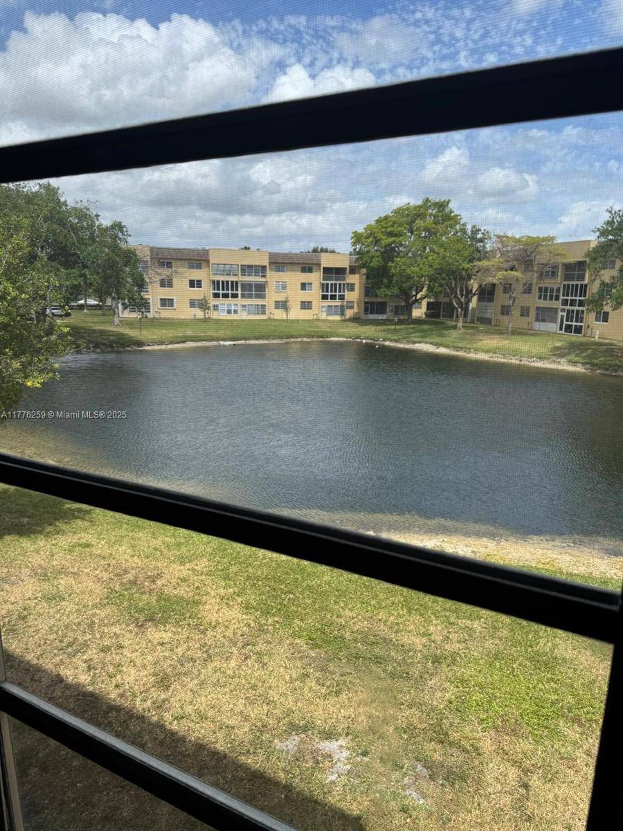 Tamarac, FL 33319,6071 NW 61st Ave #211