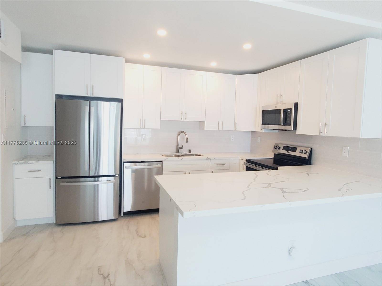 Sunny Isles Beach, FL 33160,19380 Collins Ave #902