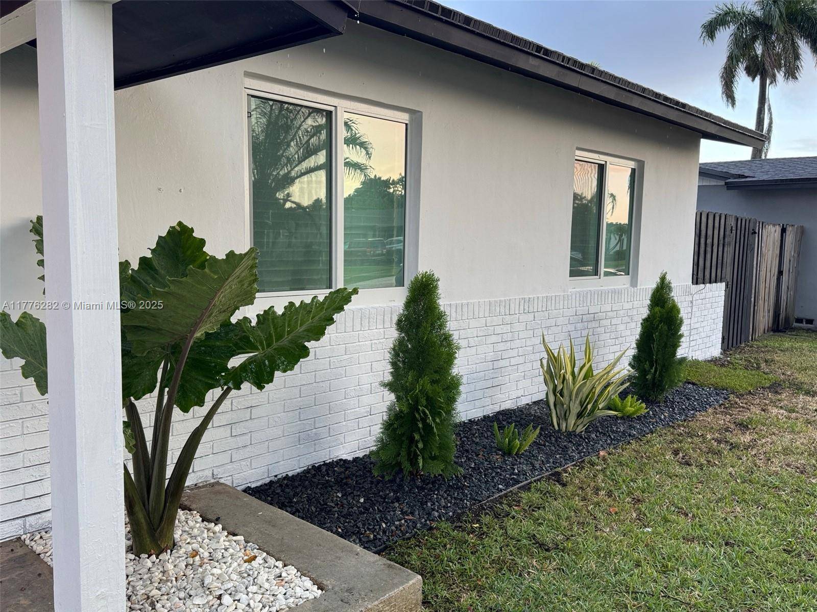 Miami, FL 33186,11571 SW 121st Ave