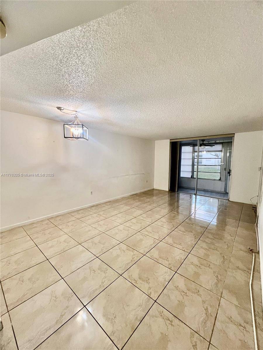 Sunrise, FL 33322,8460 Sunrise Lakes Blvd #112