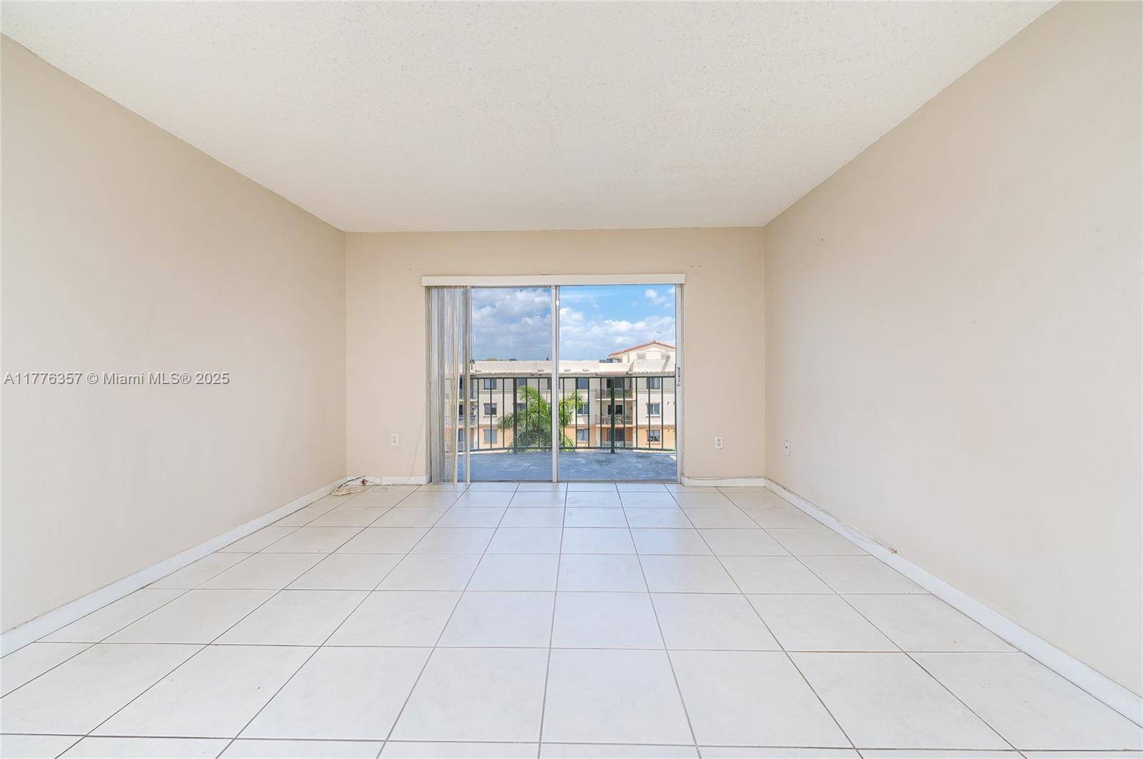 Miami, FL 33172,9350 Fontainebleau Blvd #602