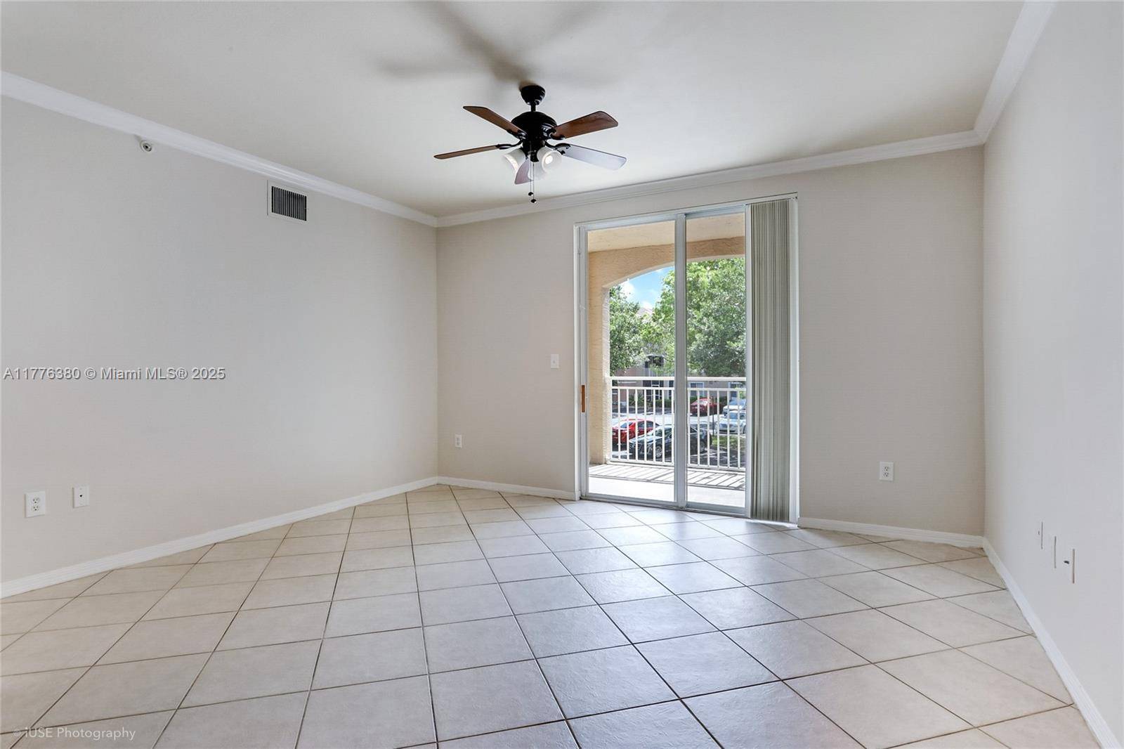 West Palm Beach, FL 33411,6434 Emerald Dunes Dr #202
