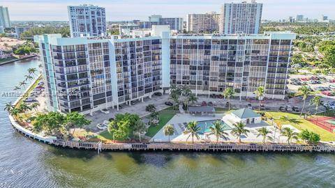 Hallandale Beach, FL 33009,200 Leslie Dr #719