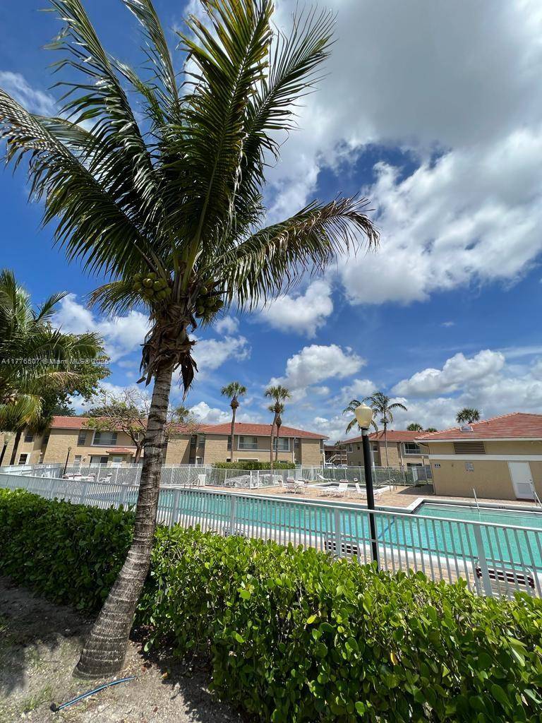 Coral Springs, FL 33071,907 Twin Lakes Dr #3-O
