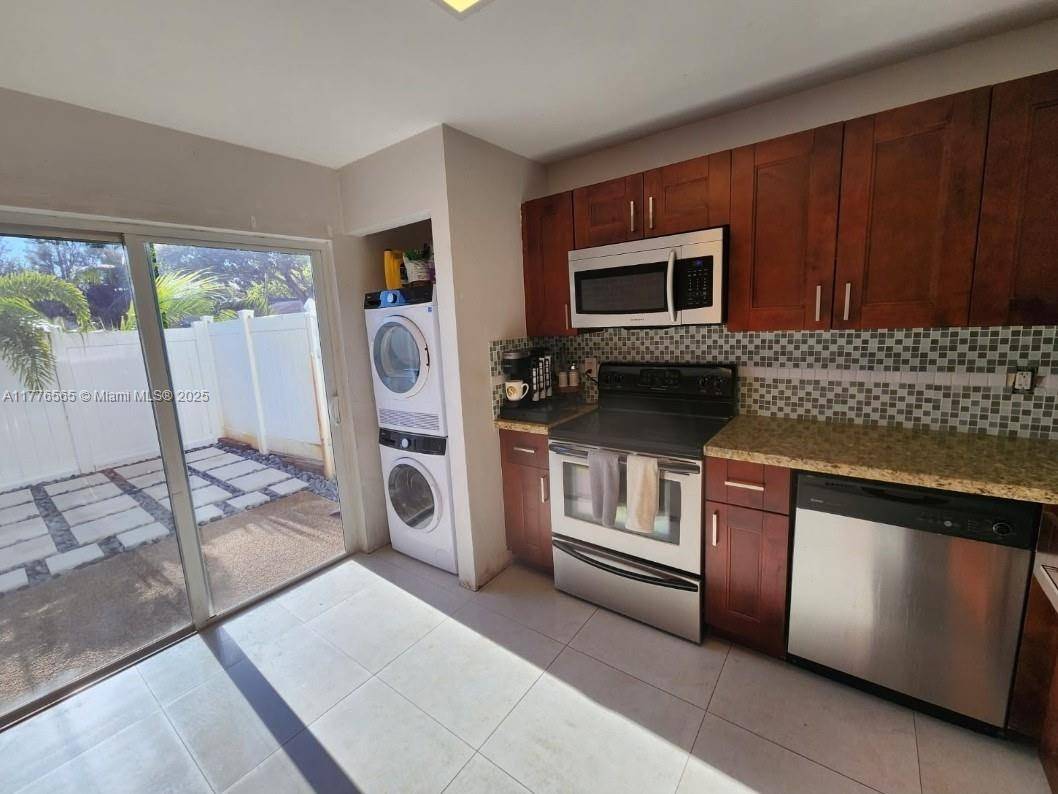 Pompano Beach, FL 33064,3000 NW 5th Ter #111