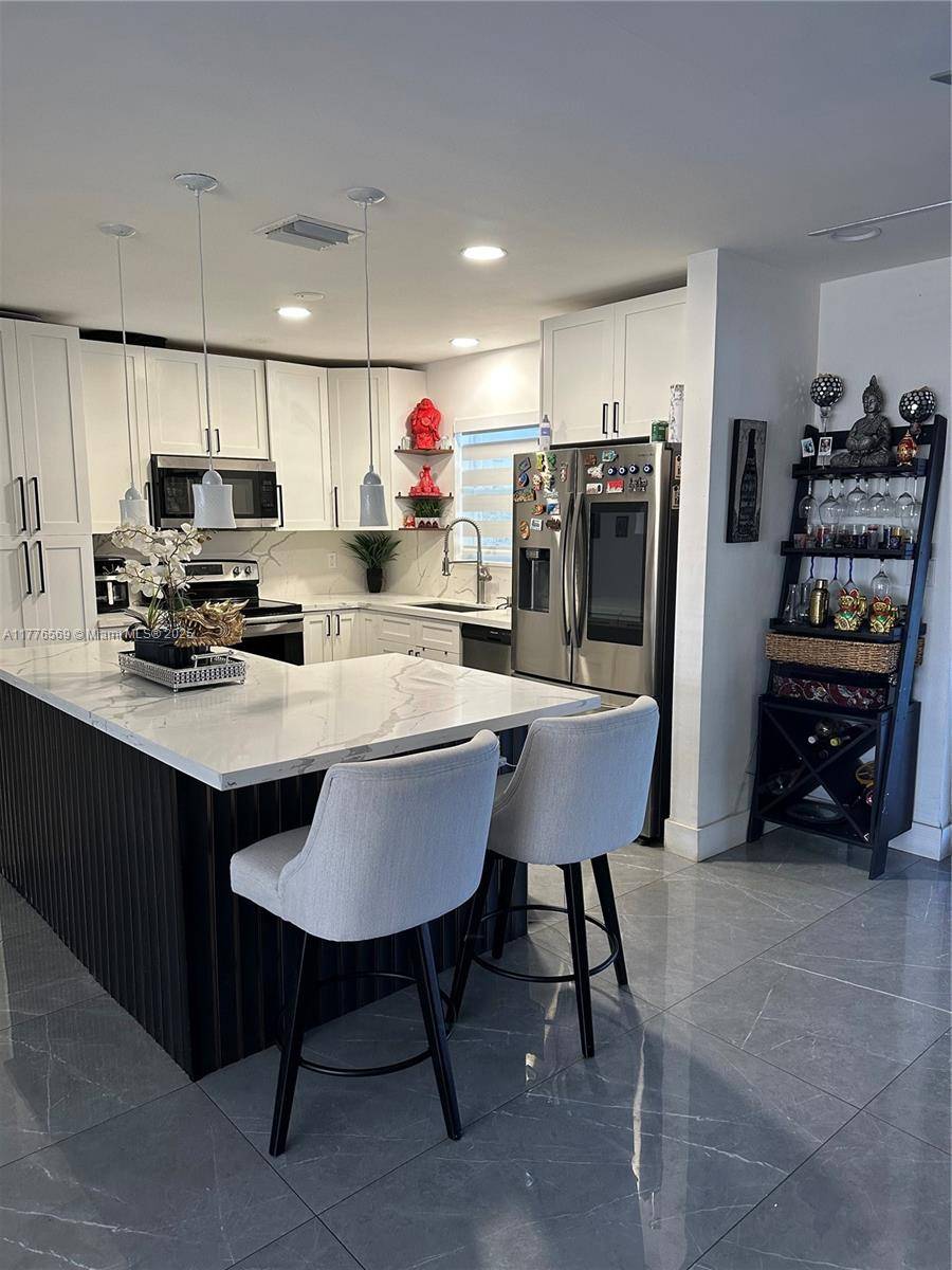 Pembroke Pines, FL 33023,200 SW 69 TERRACE