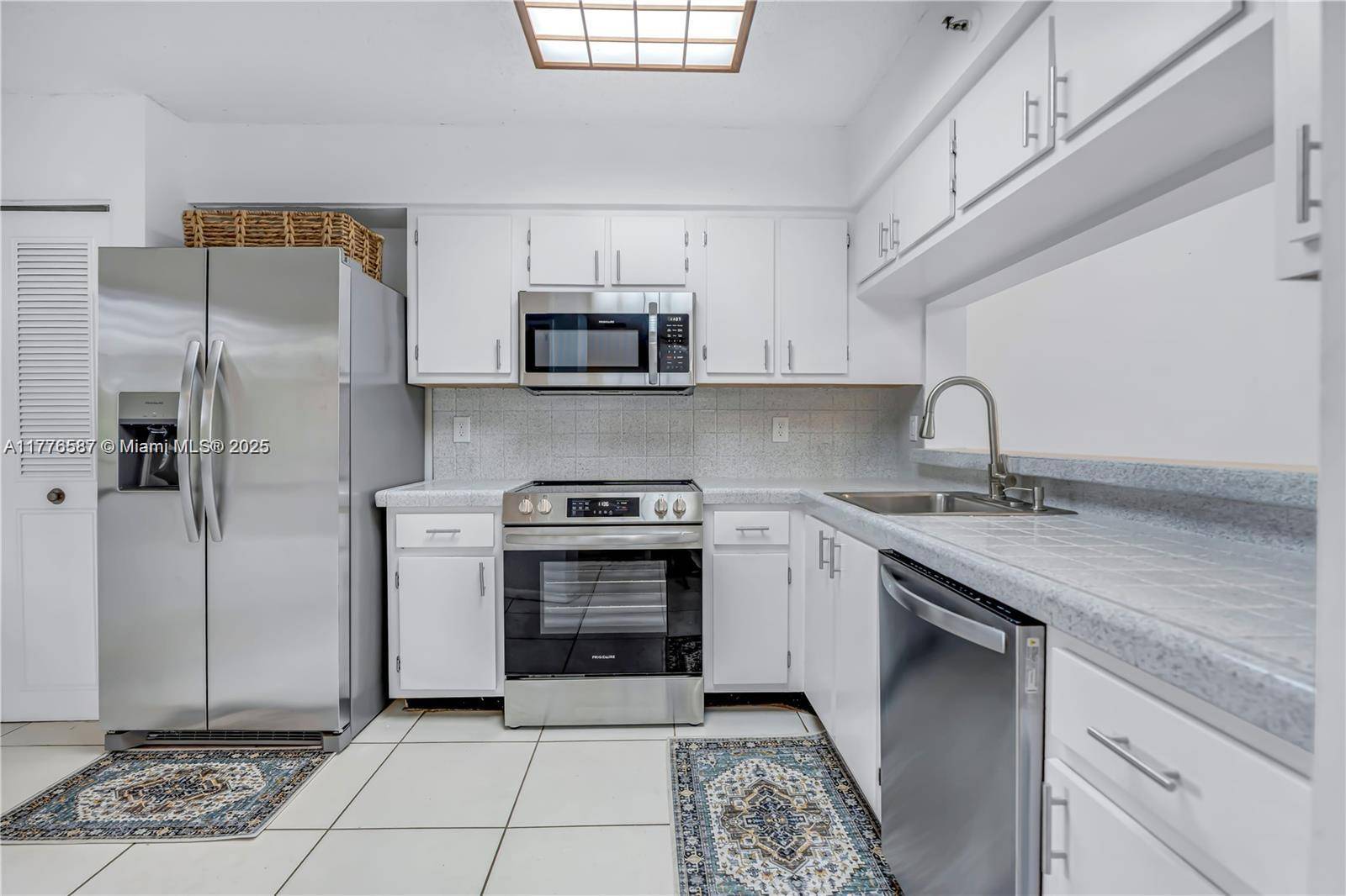Pompano Beach, FL 33069,2206 S Cypress Bend #306