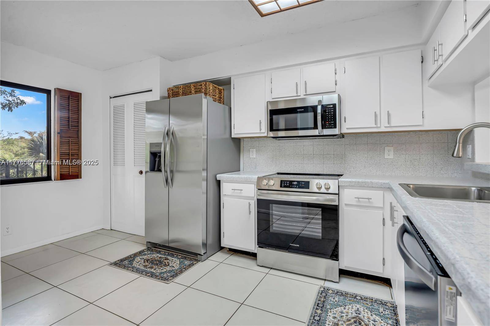 Pompano Beach, FL 33069,2206 S Cypress Bend #306