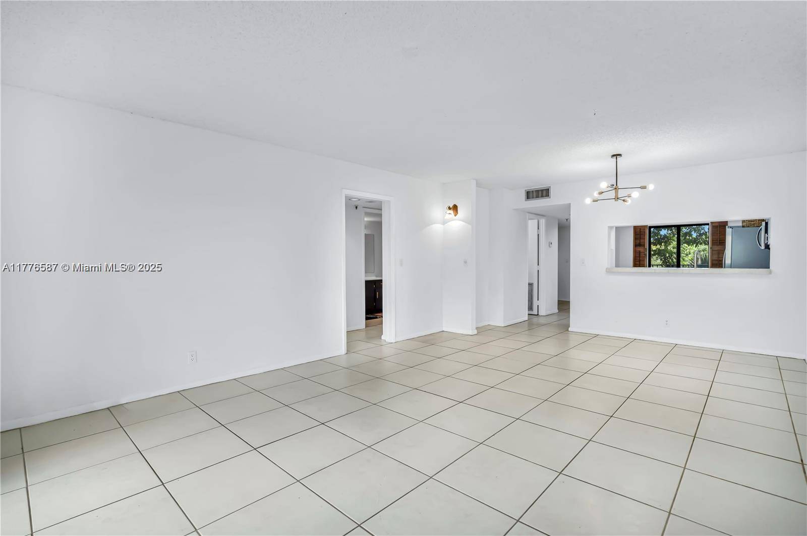 Pompano Beach, FL 33069,2206 S Cypress Bend #306