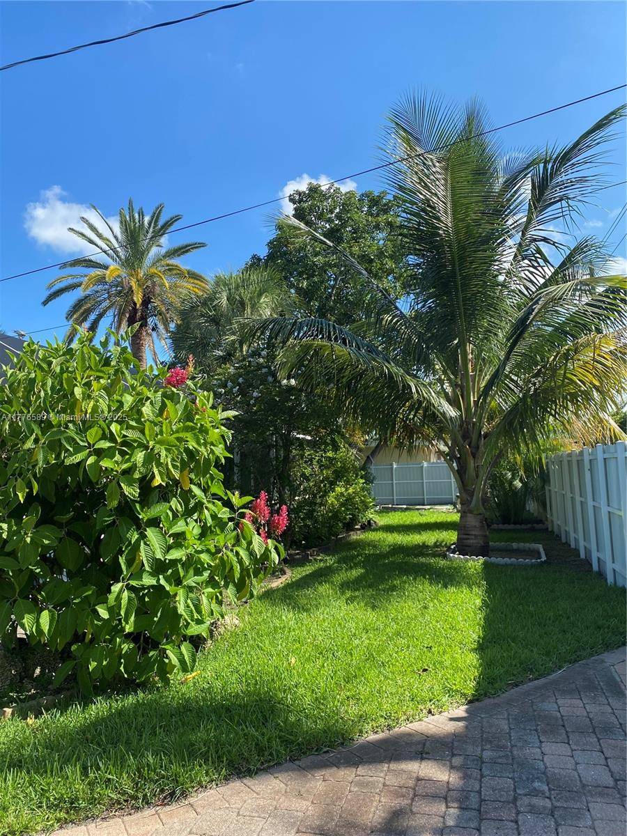 Hollywood, FL 33021,428 N Crescent Dr