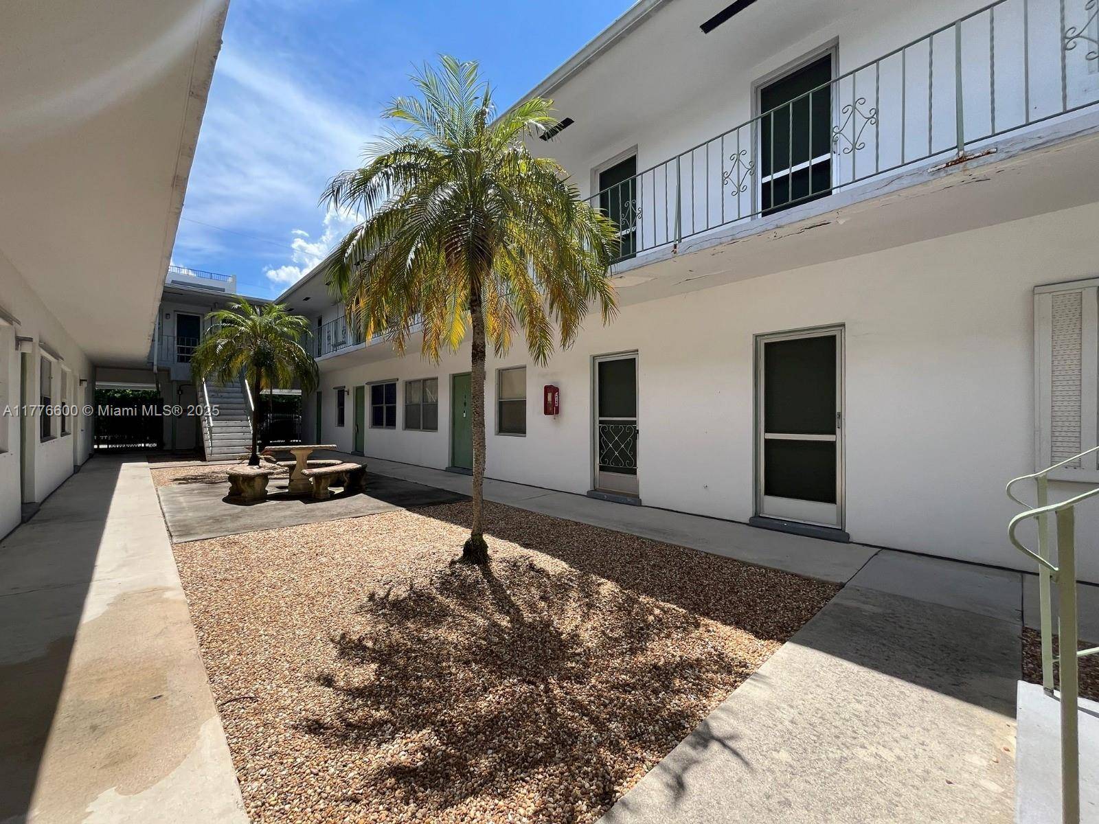 Hollywood, FL 33020,1824 Monroe St #1
