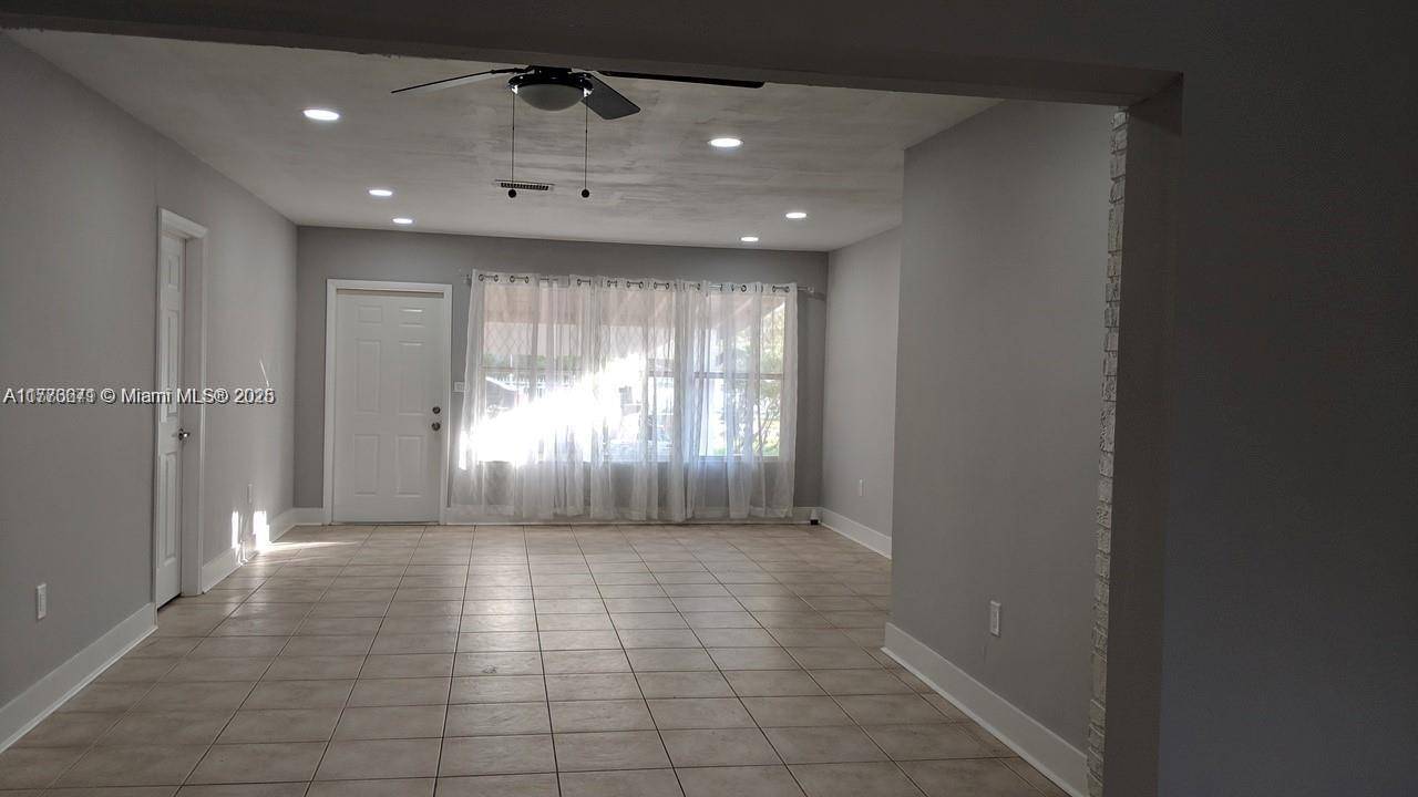 Hollywood, FL 33024,6461 Evans St
