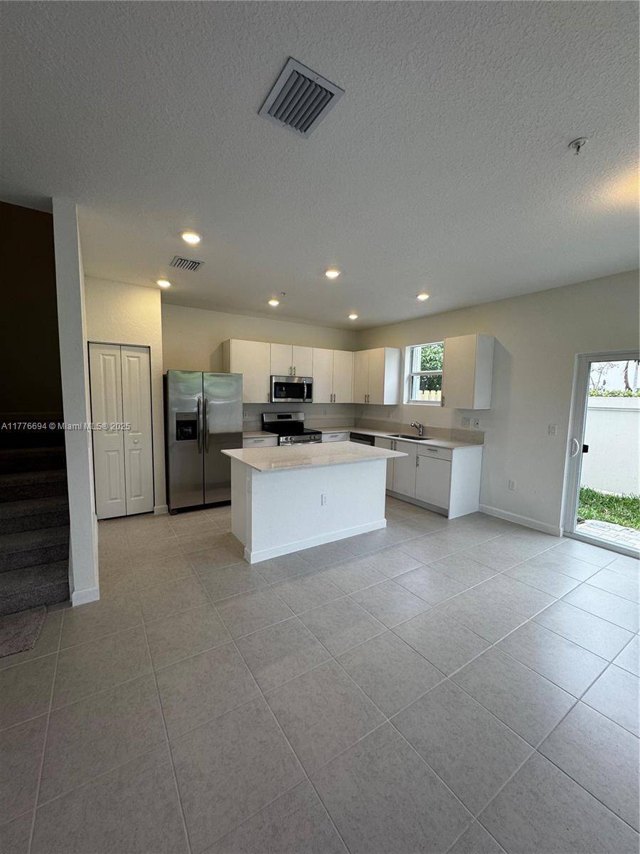 Pembroke Pines, FL 33029,102 SW 184th Pl #102