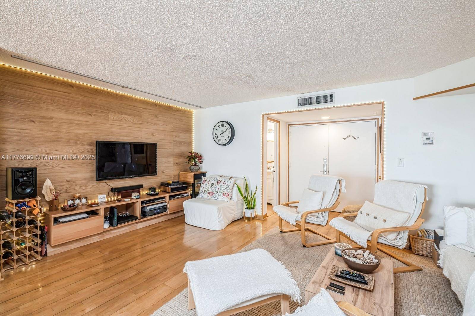 Miami Beach, FL 33141,6423 Collins Ave #1602