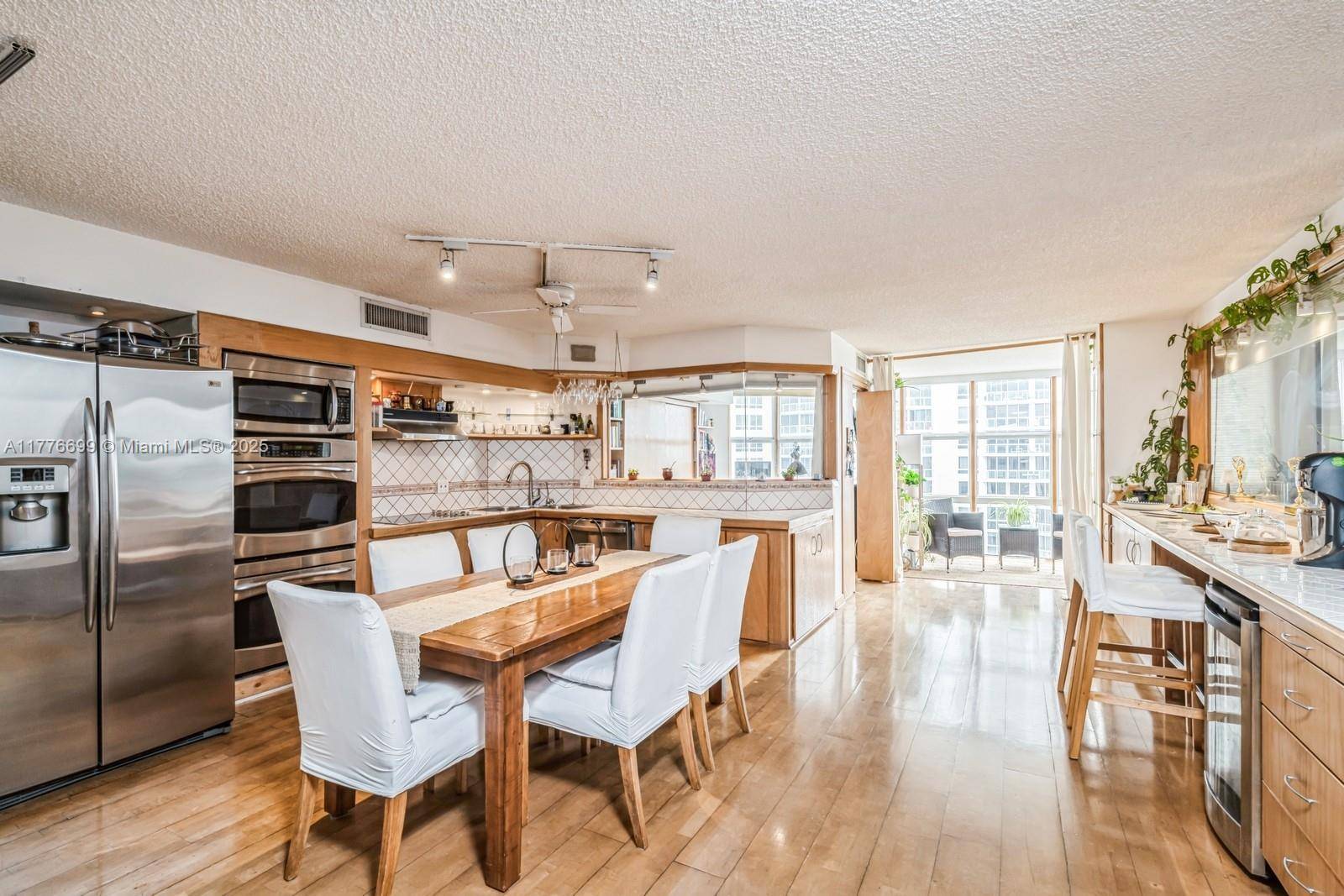 Miami Beach, FL 33141,6423 Collins Ave #1602