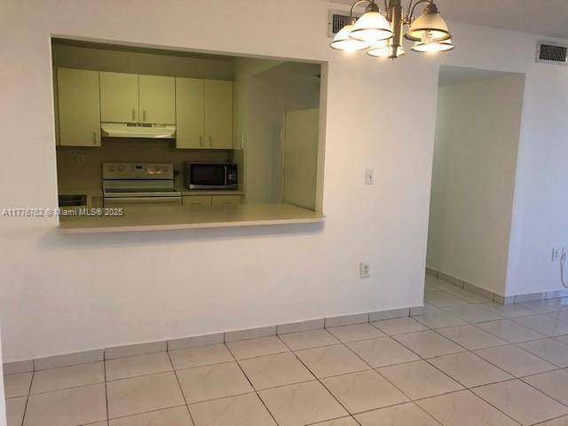 Miami, FL 33126,8201 NW 8th St #1-402