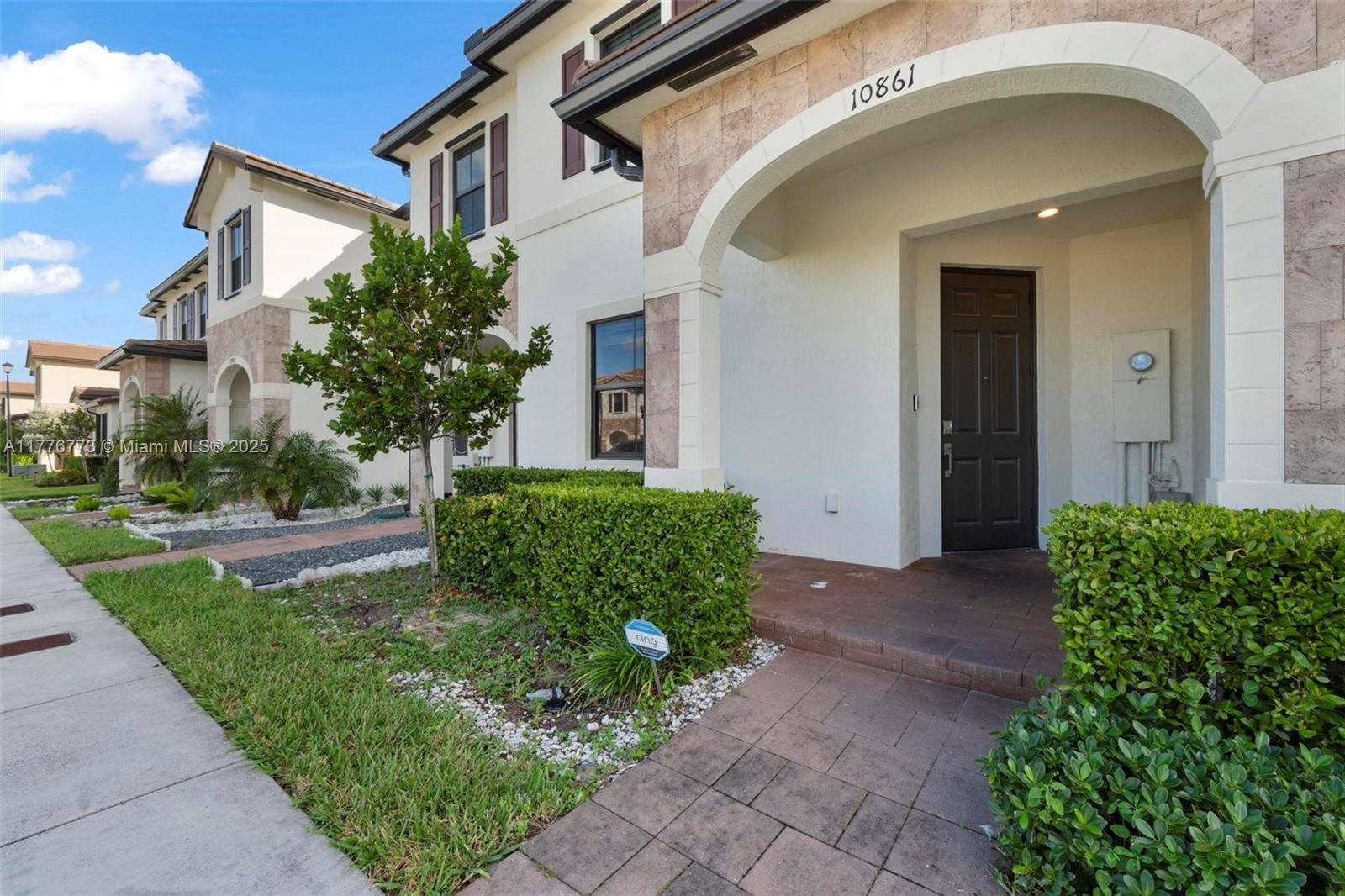 Hialeah, FL 33018,10861 W 32nd Ln #10861