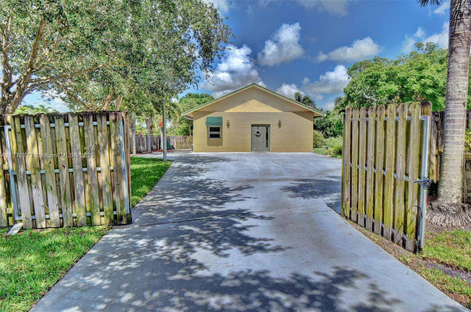 Davie, FL 33328,4990 SW 111th Ter #2