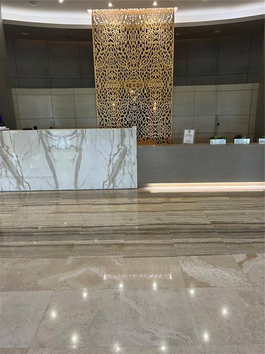 Bal Harbour, FL 33154,10275 Collins Ave #307