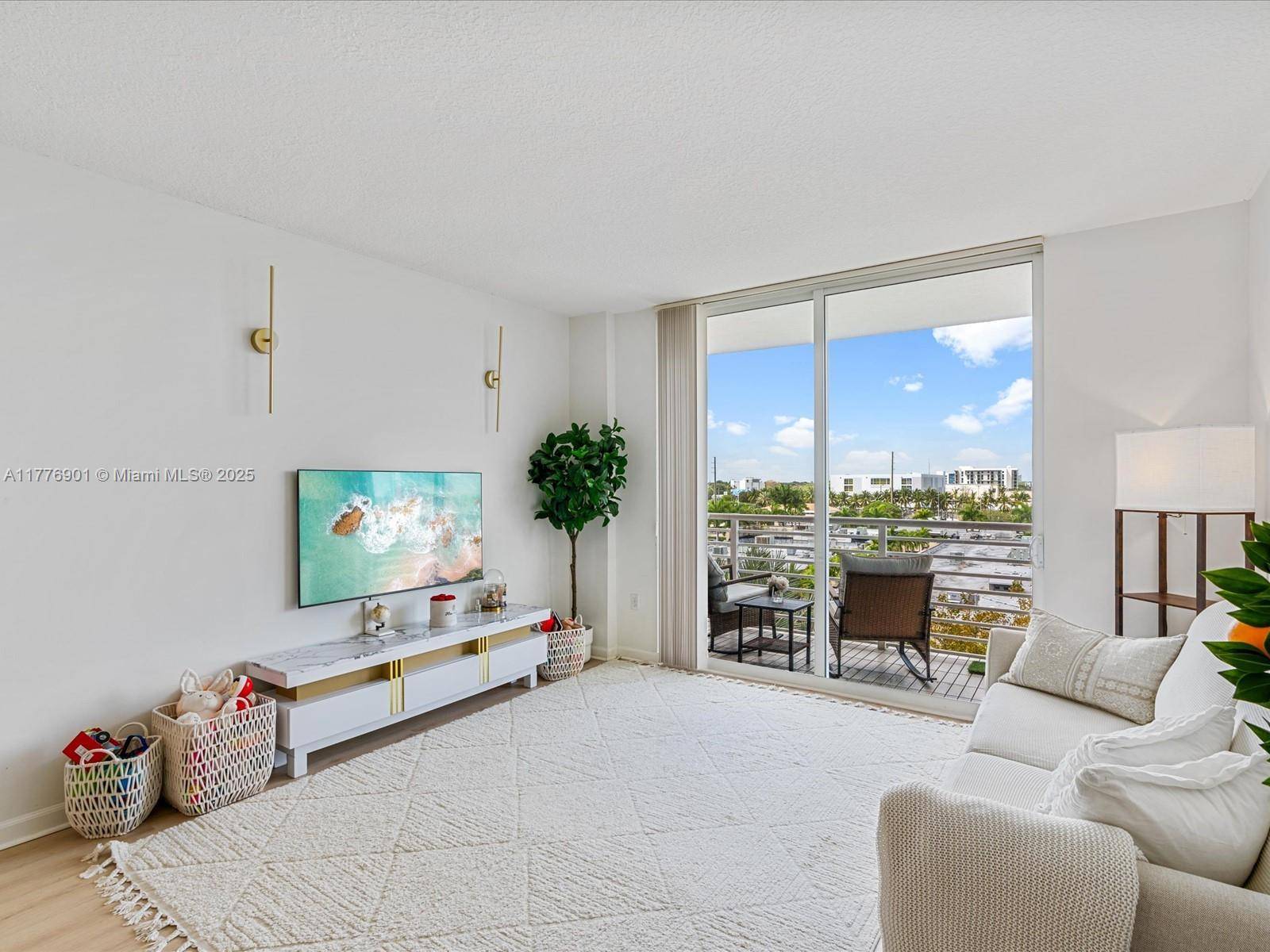 Aventura, FL 33180,2775 NE 187th St #507