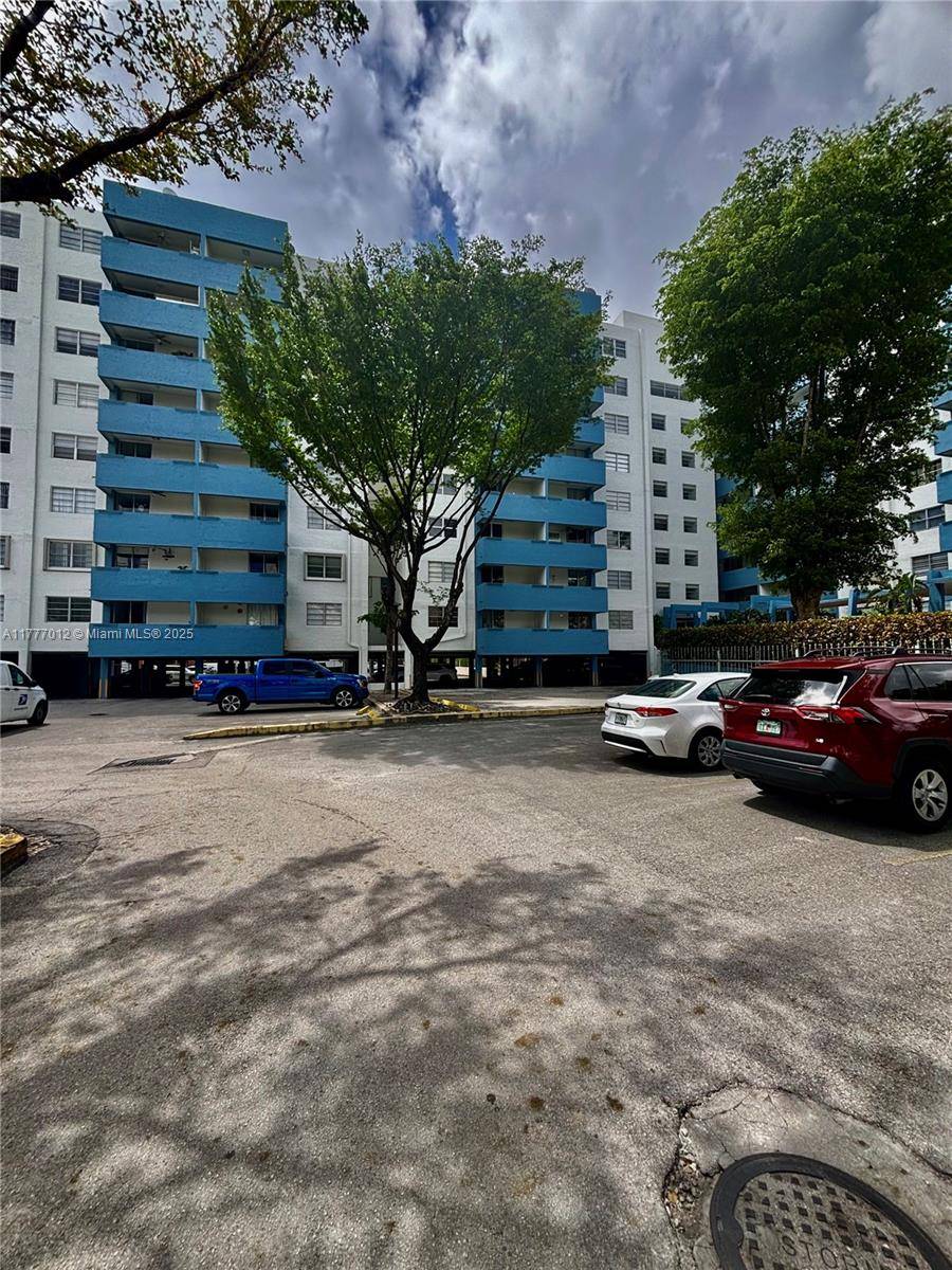 Miami, FL 33126,5050 NW 7th St #309