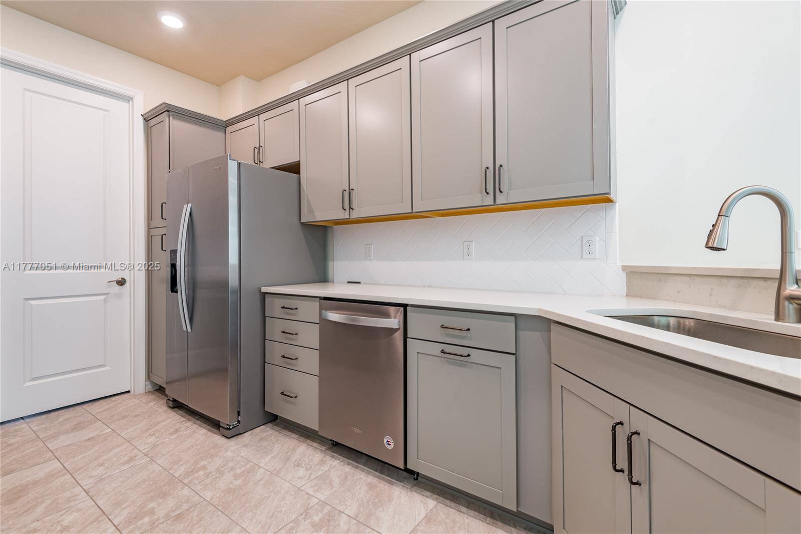 Hollywood, FL 33021,4144 Greenway Dr