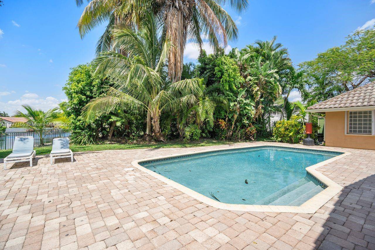 Plantation, FL 33324,10101 SW 5th St