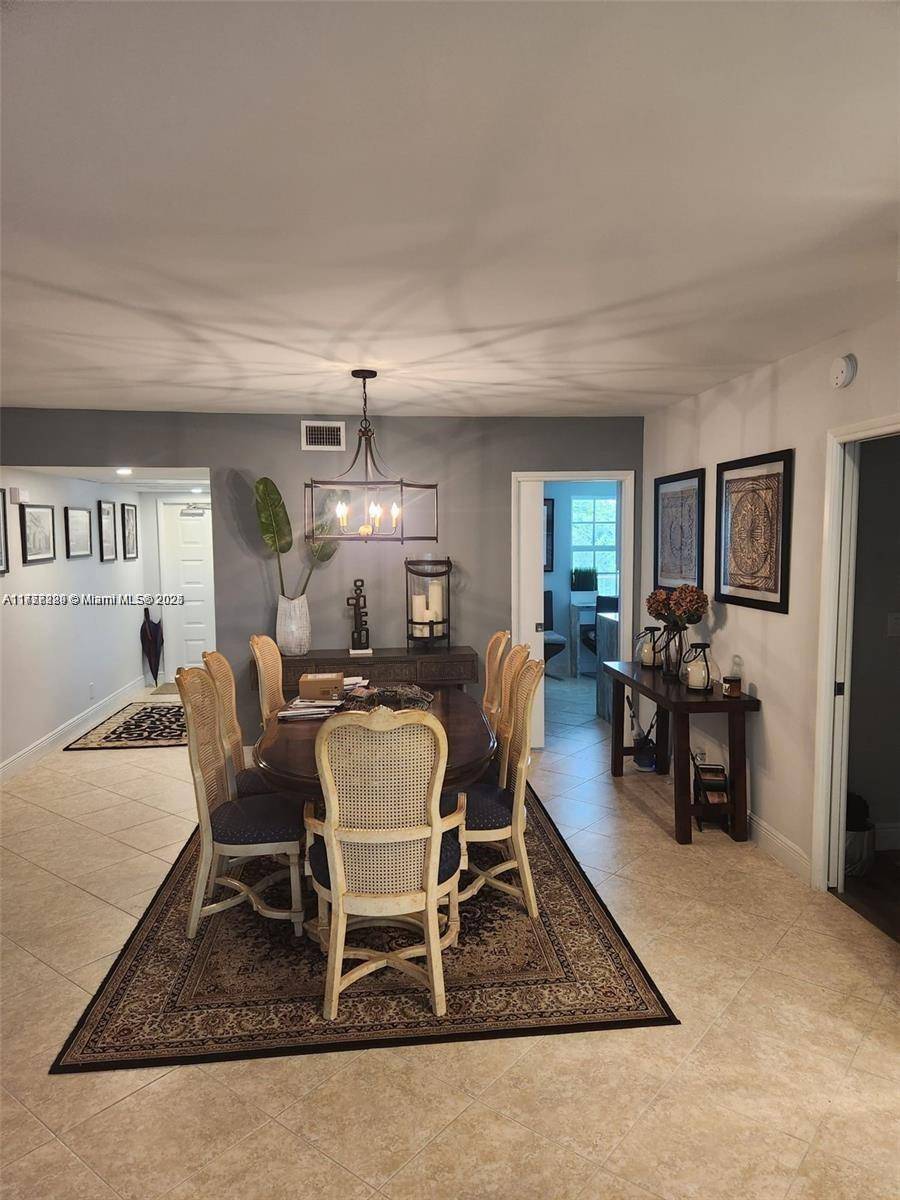 Pompano Beach, FL 33069,806 Cypress Grove Ln #403