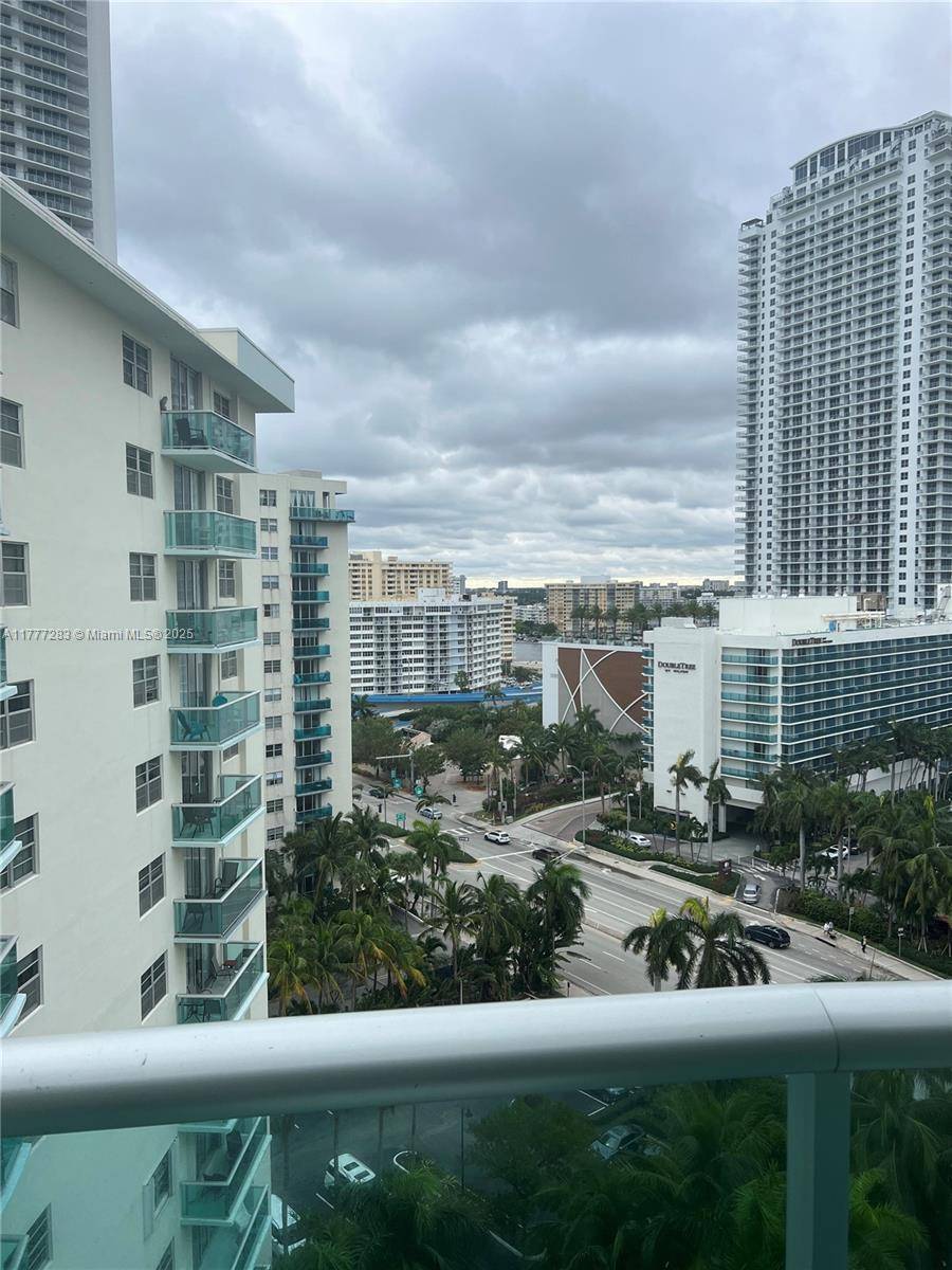 Hollywood, FL 33019,3901 S Ocean Dr #14T