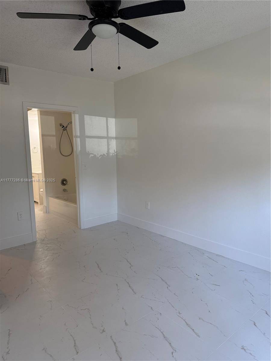 Davie, FL 33024,3221 Sabal Palm Mnr #105