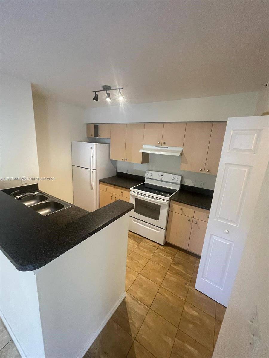 West Palm Beach, FL 33409,4171 San Marino Blvd #105