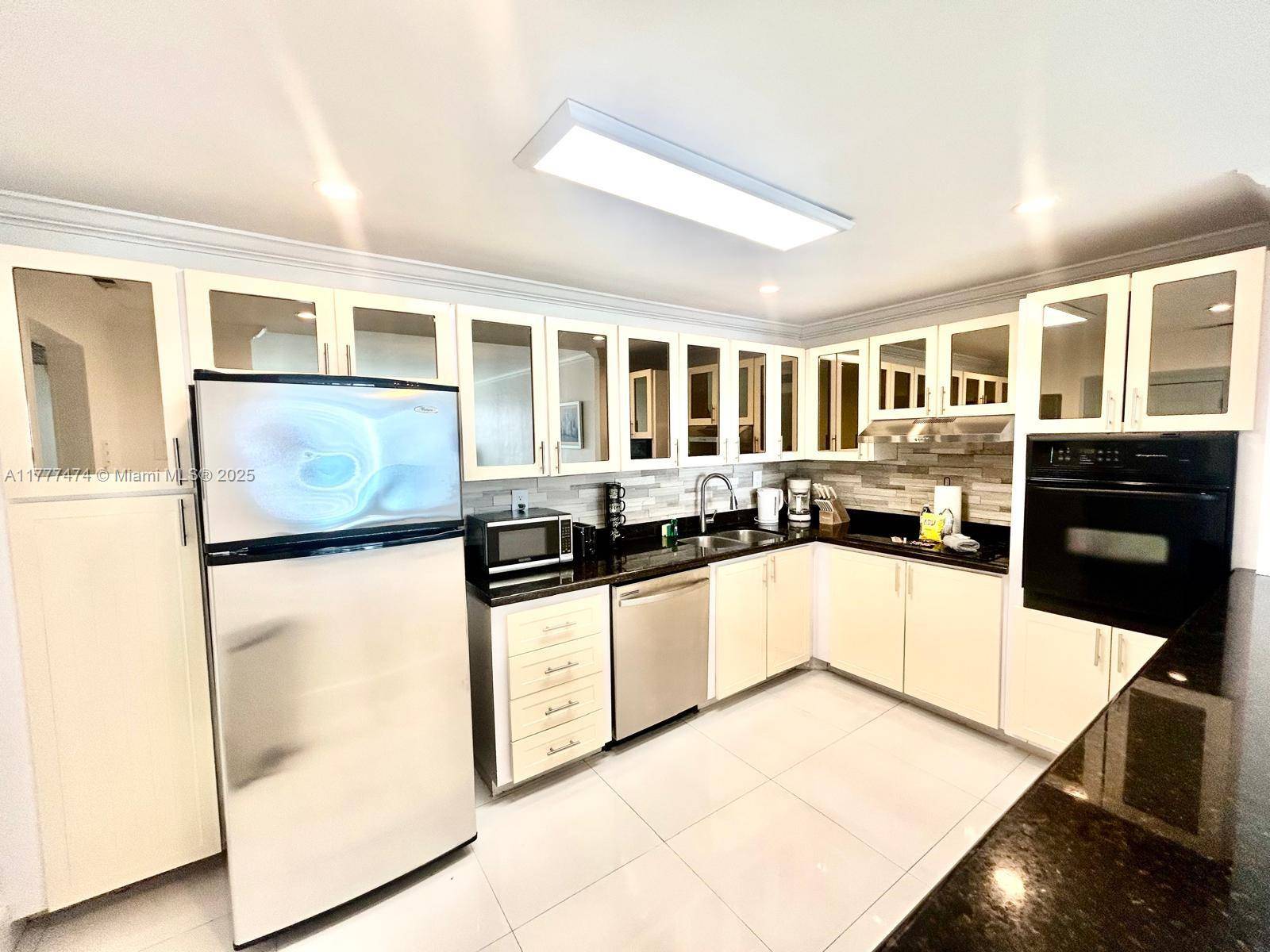 Sunny Isles Beach, FL 33160,19370 Collins Ave #1015
