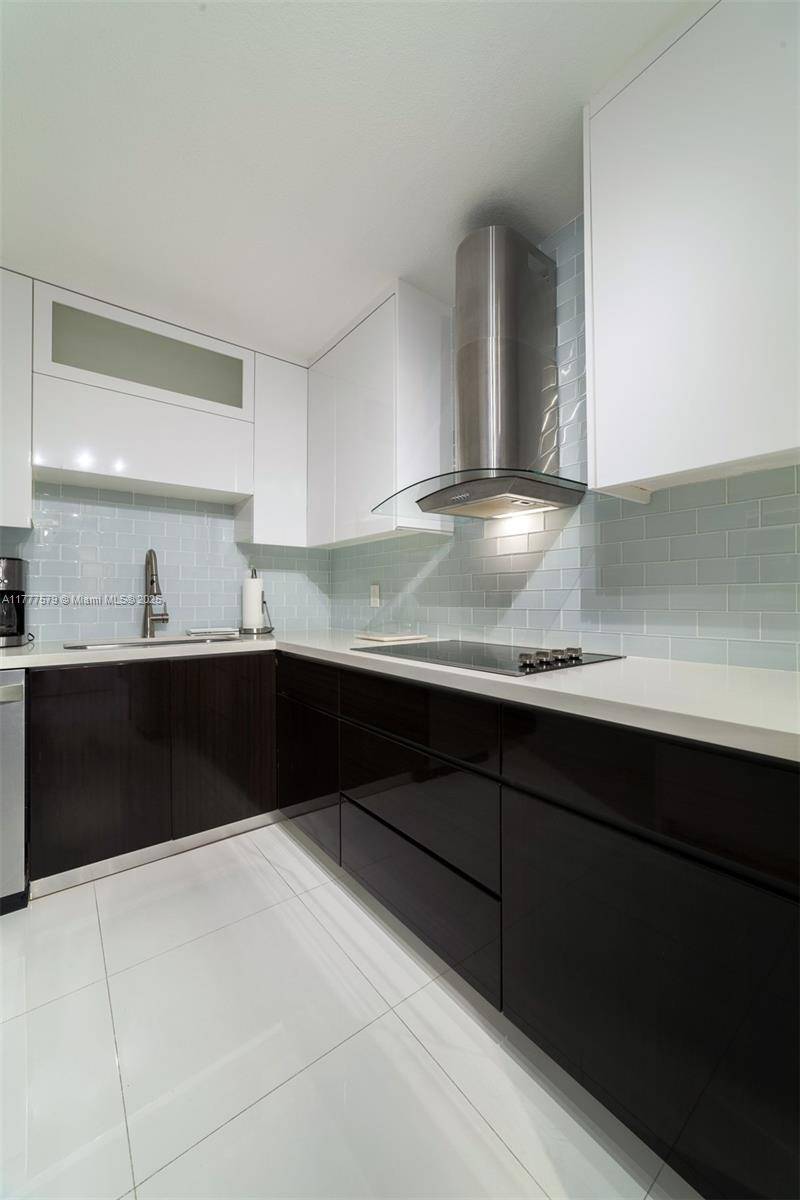 Hallandale Beach, FL 33009,2500 Parkview Dr #1117