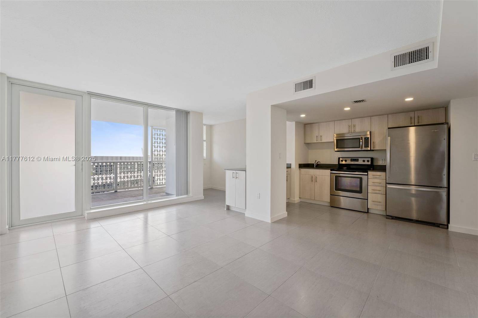Miami Beach, FL 33139,910 West Ave #409
