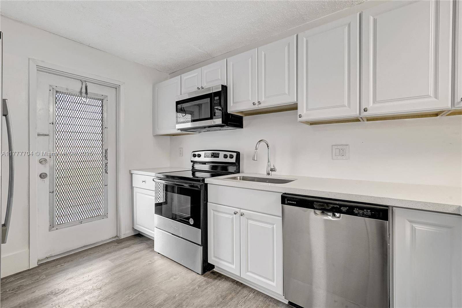 Hollywood, FL 33021,4800 Hillcrest Ln #207