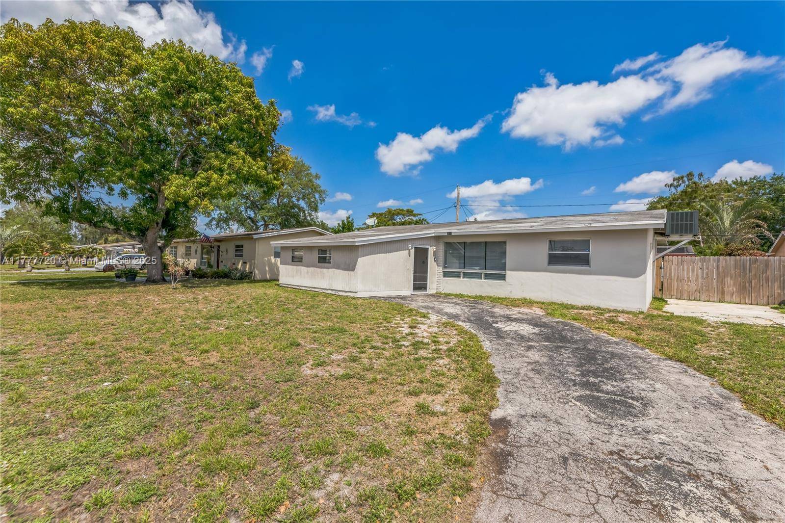Davie, FL 33314,5810 SW 54th Ave