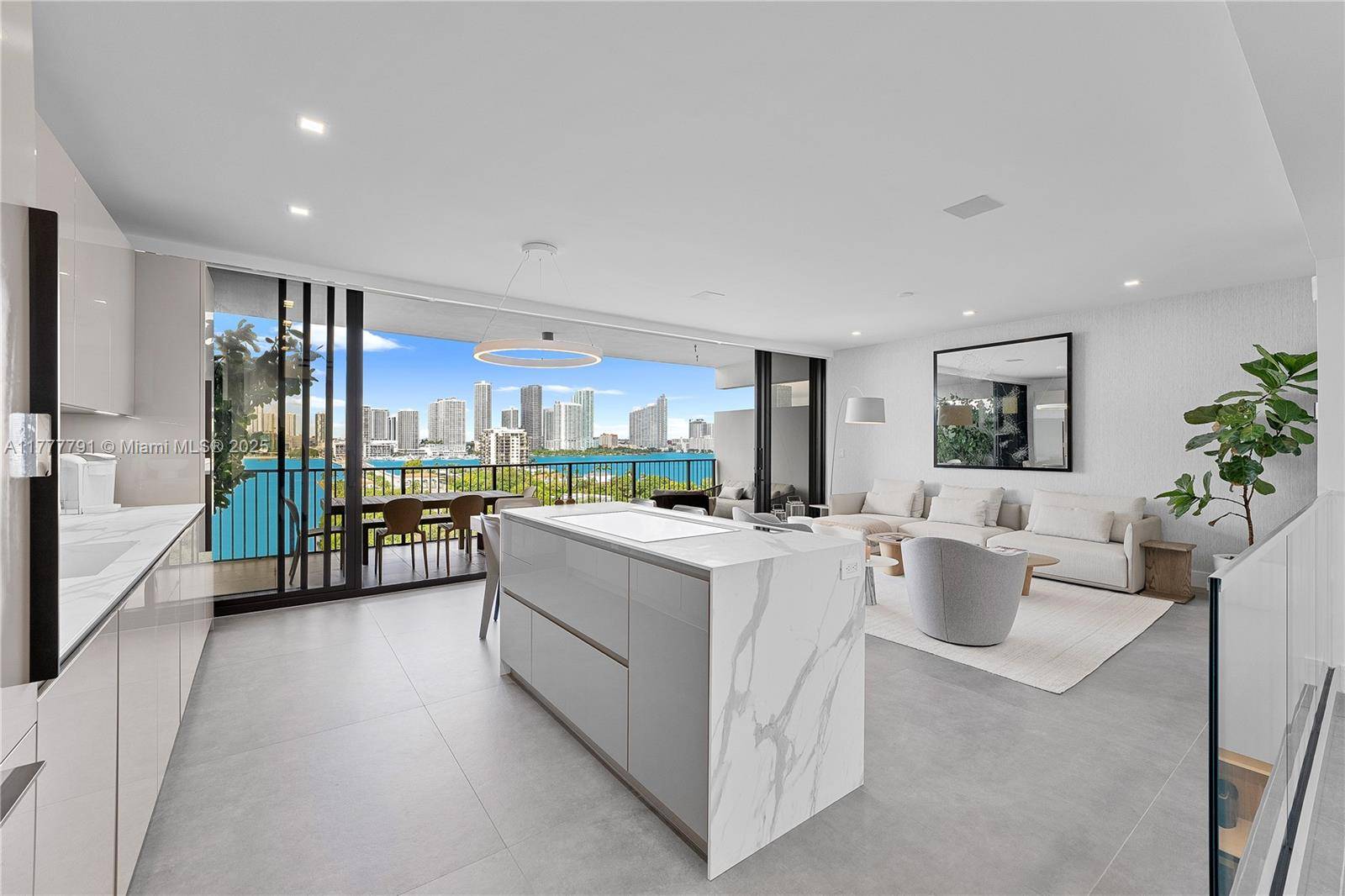 Miami, FL 33139,1000 Venetian Way #1006